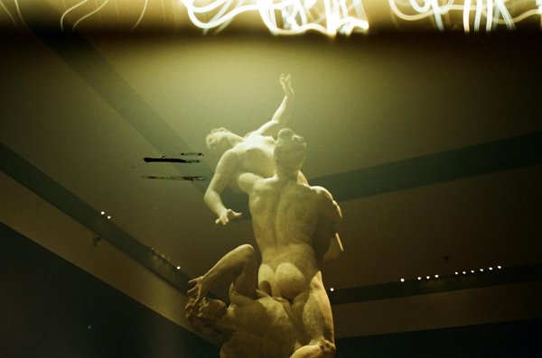 Explorez l'univers captivant des romans dystopiques :